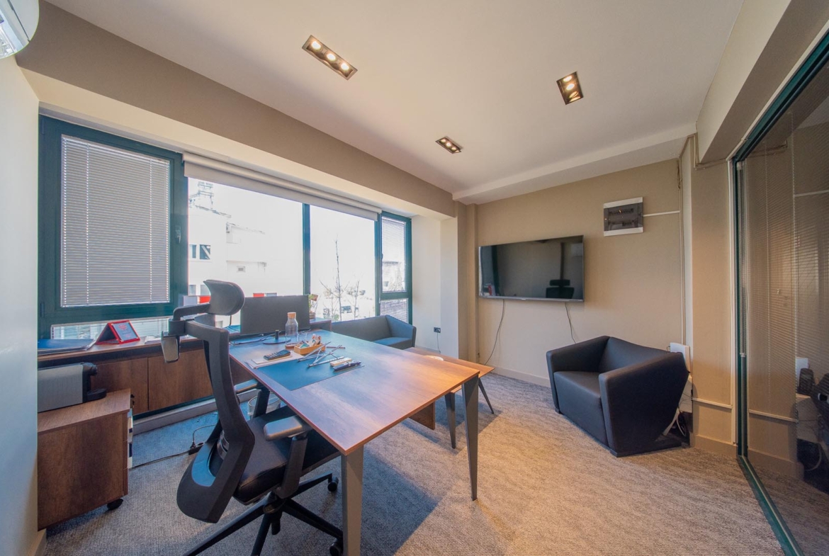 Lara Barınaklar’da Kurumsal Kimliğe Uygun 200 m² Dubleks Prestijli Ofis & İş Yeri