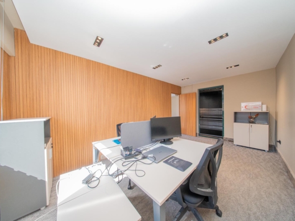 Lara Barınaklar’da Kurumsal Kimliğe Uygun 200 m² Dubleks Prestijli Ofis & İş Yeri