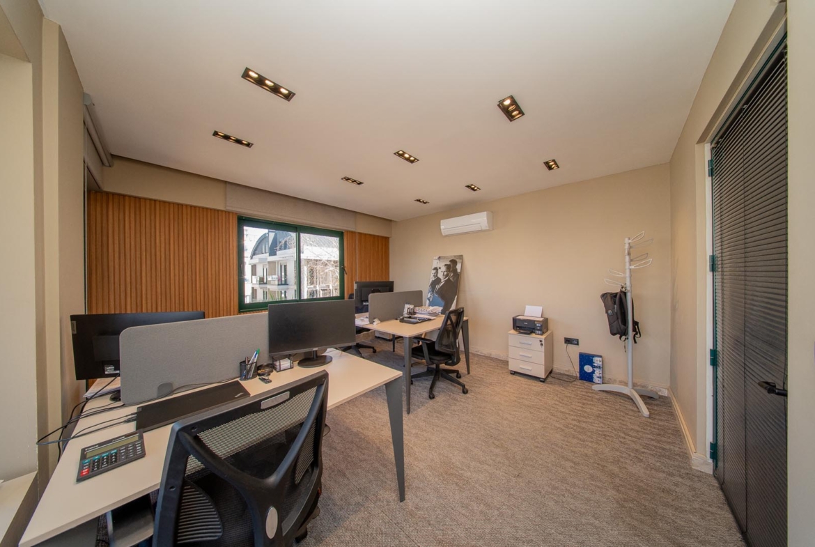 Lara Barınaklar’da Kurumsal Kimliğe Uygun 200 m² Dubleks Prestijli Ofis & İş Yeri