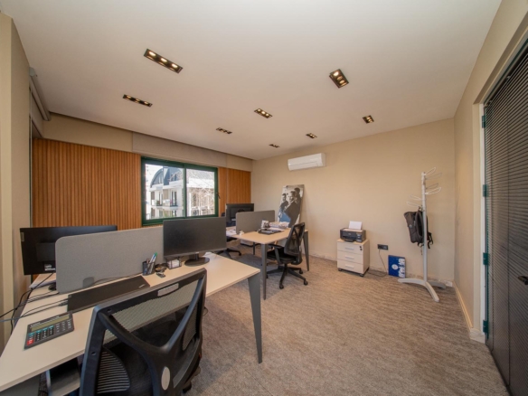 Lara Barınaklar’da Kurumsal Kimliğe Uygun 200 m² Dubleks Prestijli Ofis & İş Yeri