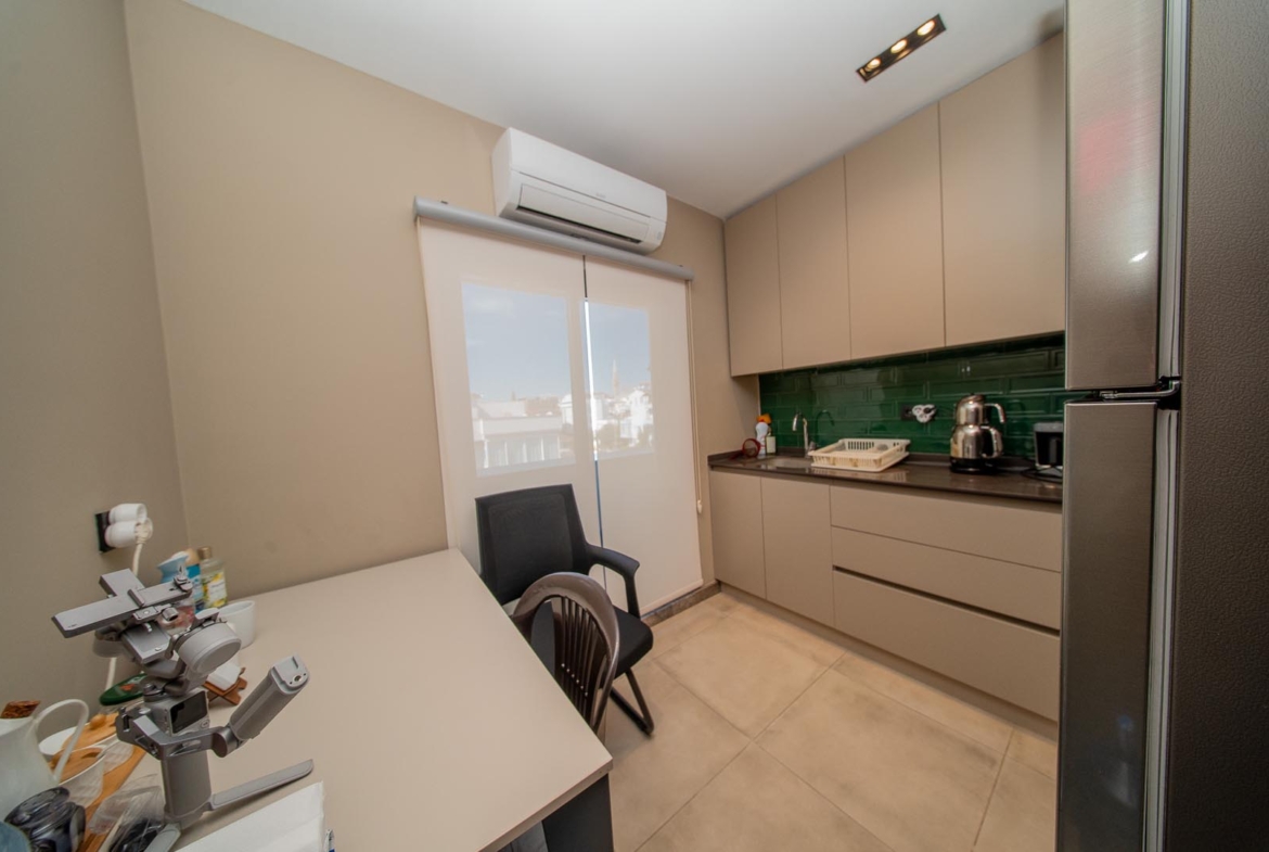 Lara Barınaklar’da Kurumsal Kimliğe Uygun 200 m² Dubleks Prestijli Ofis & İş Yeri