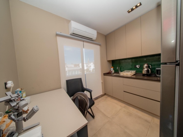 Lara Barınaklar’da Kurumsal Kimliğe Uygun 200 m² Dubleks Prestijli Ofis & İş Yeri