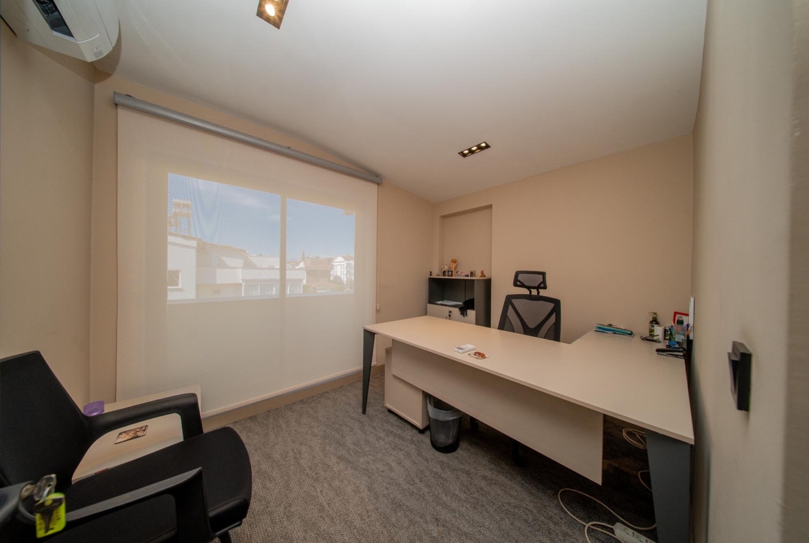 Lara Barınaklar’da Kurumsal Kimliğe Uygun 200 m² Dubleks Prestijli Ofis & İş Yeri
