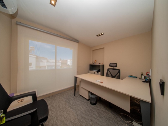Lara Barınaklar’da Kurumsal Kimliğe Uygun 200 m² Dubleks Prestijli Ofis & İş Yeri