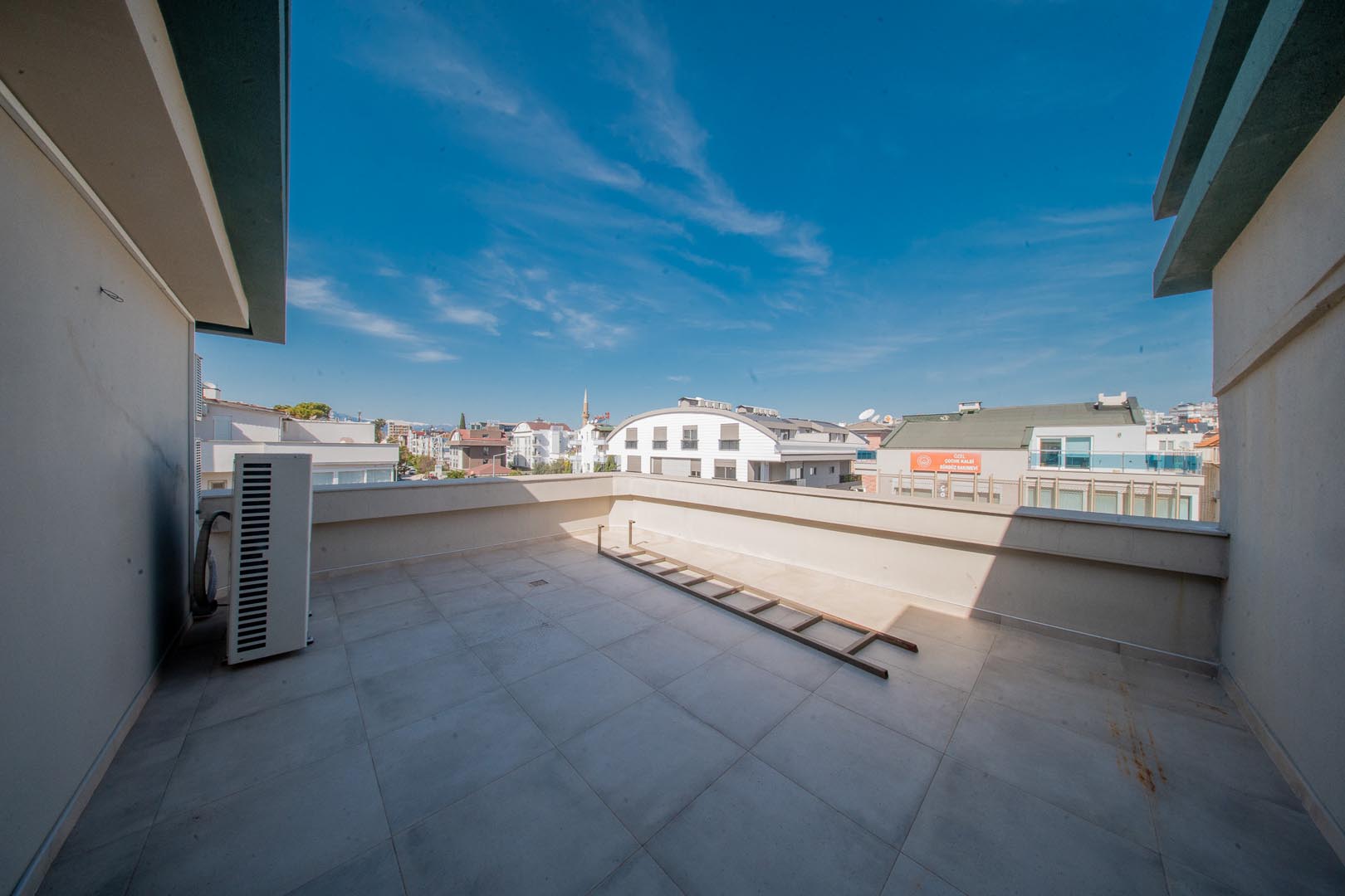 AZP05241 Lara Barınaklar’da Kurumsal Kimliğe Uygun 200 m² Dubleks Prestijli Ofis & İş Yeri