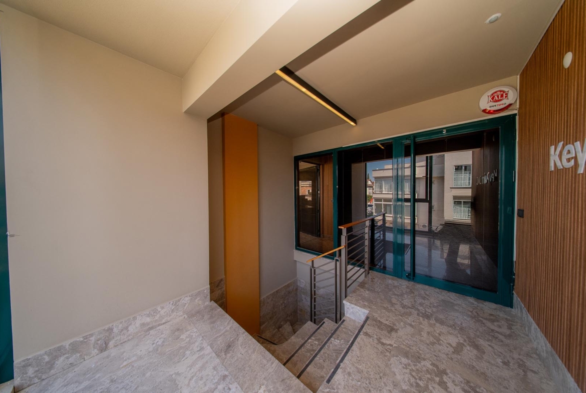 Lara Barınaklar’da Kurumsal Kimliğe Uygun 200 m² Dubleks Prestijli Ofis & İş Yeri