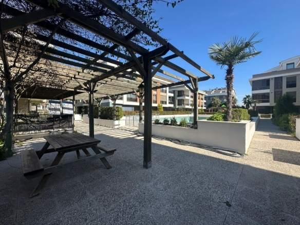 ANTALYA GÜZELOBA SİTE İÇERİSİNDE 2+1KAPALI OTOPARKLI GÜVENLİKLİ