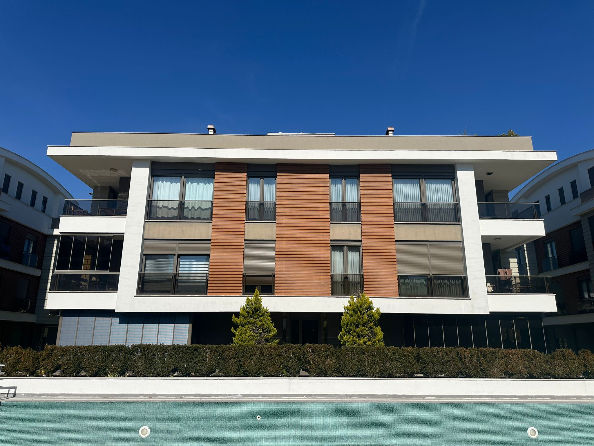 ANTALYA GÜZELOBA SİTE İÇERİSİNDE 2+1KAPALI OTOPARKLI GÜVENLİKLİ