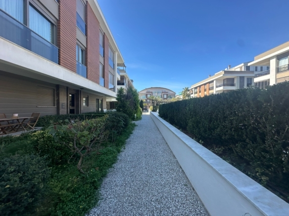 ANTALYA GÜZELOBA SİTE İÇERİSİNDE 2+1KAPALI OTOPARKLI GÜVENLİKLİ