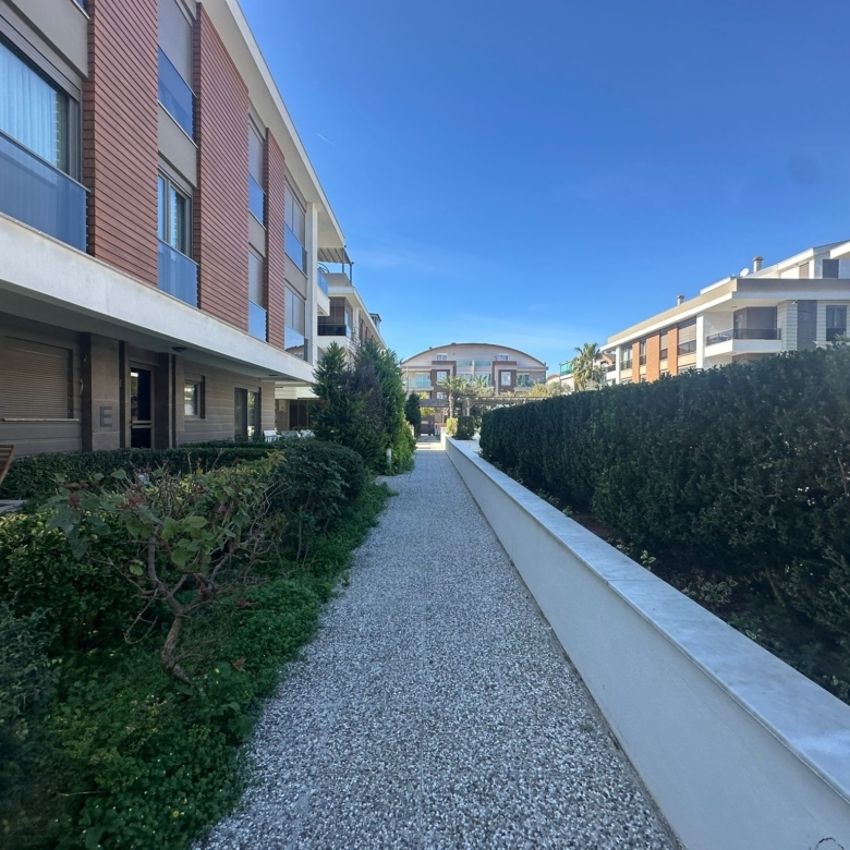 ANTALYA GÜZELOBA SİTE İÇERİSİNDE 2+1KAPALI OTOPARKLI GÜVENLİKLİ