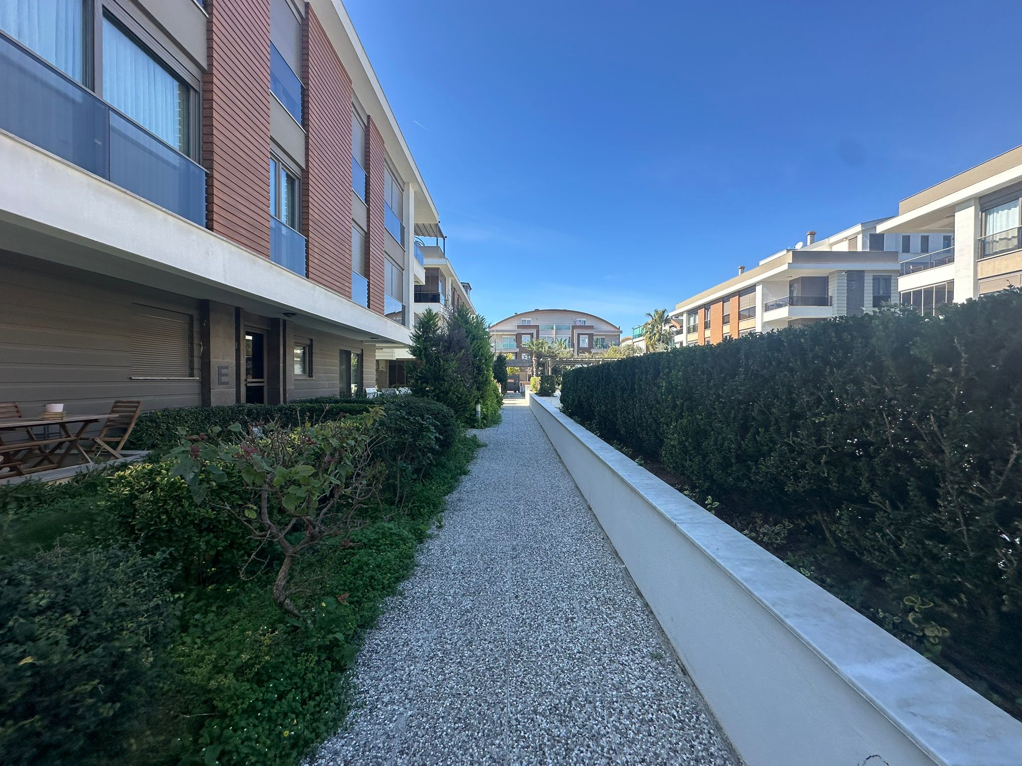 ANTALYA GÜZELOBA SİTE İÇERİSİNDE 2+1KAPALI OTOPARKLI GÜVENLİKLİ