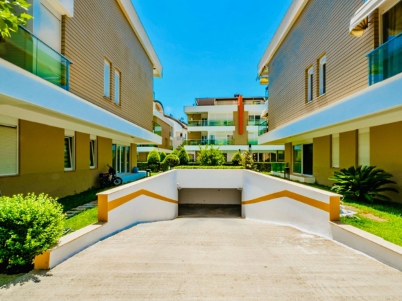 Kanyon Park Evleri’nde Havuzlu, Full Eşyalı ve Kapalı Otoparklı Lüks 1+1 Daire