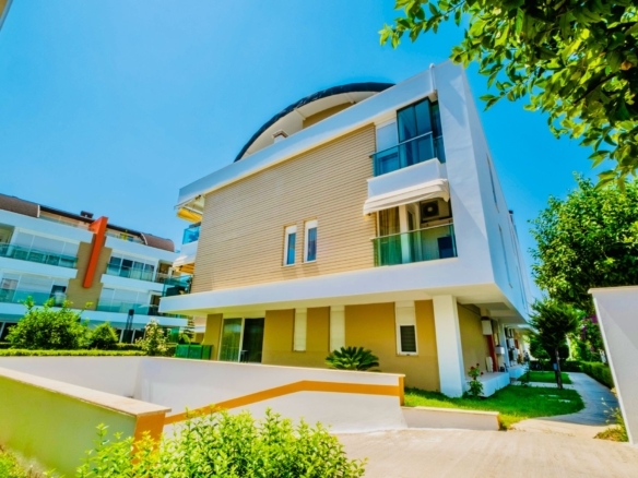 Kanyon Park Evleri’nde Havuzlu, Full Eşyalı ve Kapalı Otoparklı Lüks 1+1 Daire