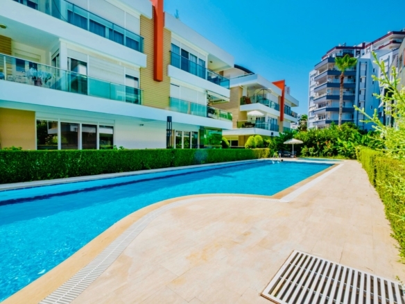 Kanyon Park Evleri’nde Havuzlu, Full Eşyalı ve Kapalı Otoparklı Lüks 1+1 Daire