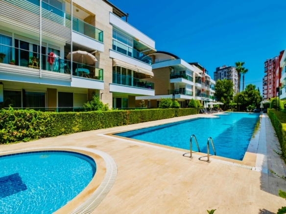 Kanyon Park Evleri’nde Havuzlu, Full Eşyalı ve Kapalı Otoparklı Lüks 1+1 Daire
