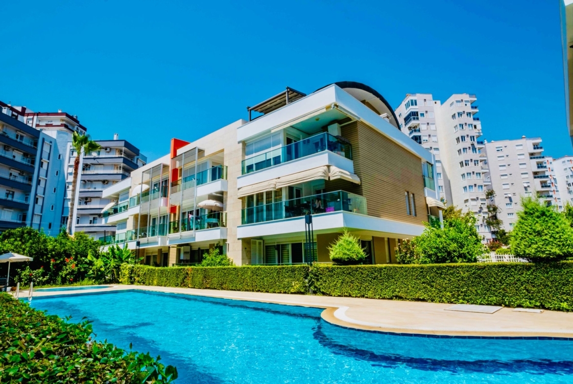 Kanyon Park Evleri’nde Havuzlu, Full Eşyalı ve Kapalı Otoparklı Lüks 1+1 Daire