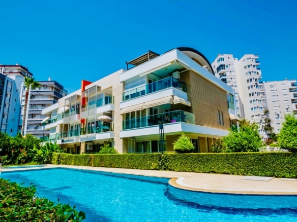 Kanyon Park Evleri’nde Havuzlu, Full Eşyalı ve Kapalı Otoparklı Lüks 1+1 Daire