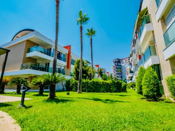 Kanyon Park Evleri’nde Havuzlu, Full Eşyalı ve Kapalı Otoparklı Lüks 1+1 Daire
