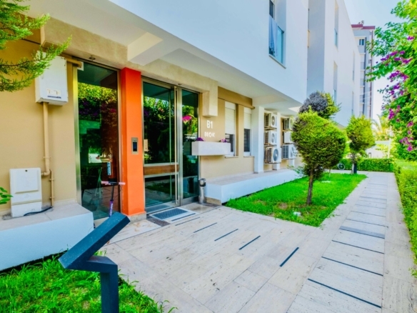 Kanyon Park Evleri’nde Havuzlu, Full Eşyalı ve Kapalı Otoparklı Lüks 1+1 Daire