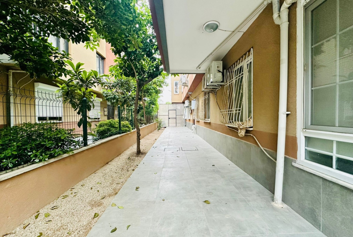 Antalya Lara Fener Mahallesi’nde Merkezi Konumda Satılık Geniş 4+1 Dubleks Daire