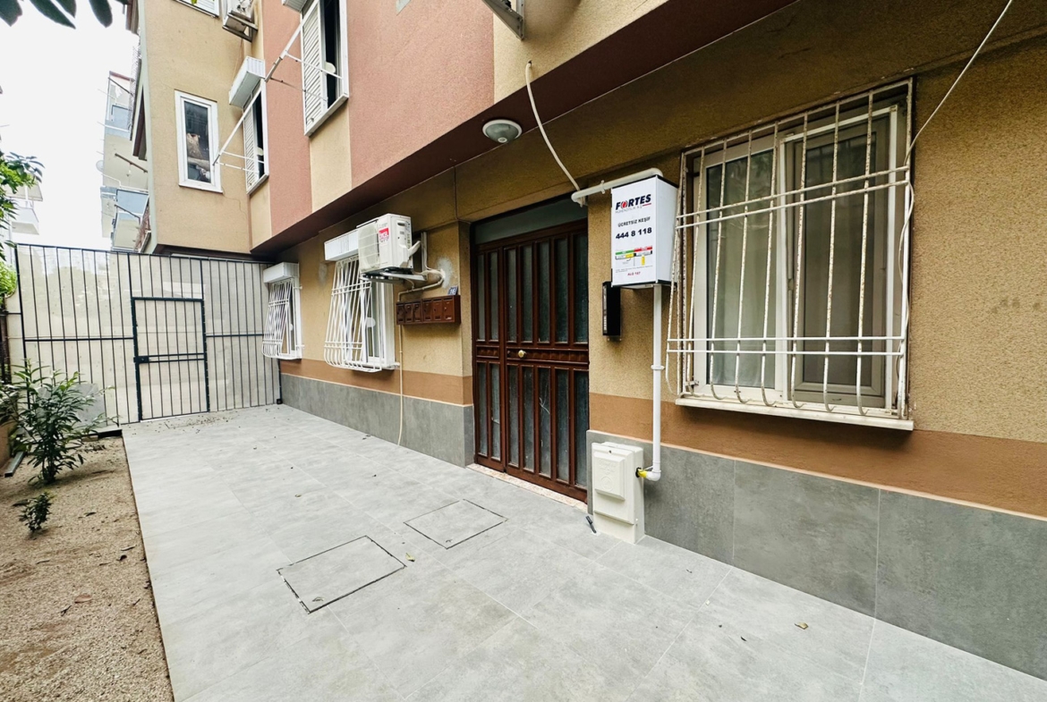 Antalya Lara Fener Mahallesi’nde Merkezi Konumda Satılık Geniş 4+1 Dubleks Daire