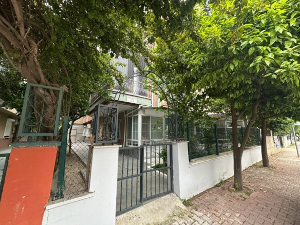Antalya Lara Fener Mahallesi’nde Merkezi Konumda Satılık Geniş 4+1 Dubleks Daire