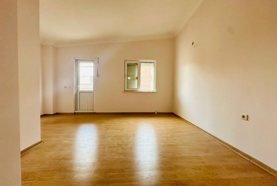 Antalya Lara Fener Mahallesi’nde Merkezi Konumda Satılık Geniş 4+1 Dubleks Daire