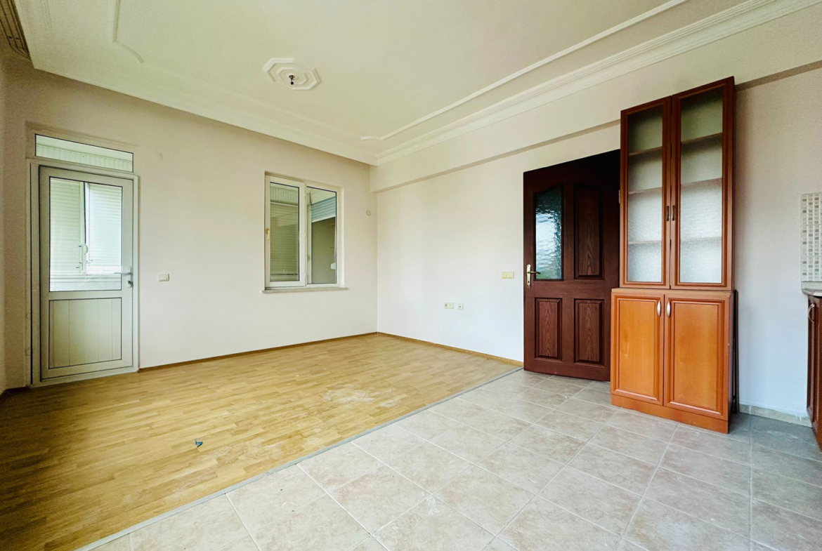 Antalya Lara Fener Mahallesi’nde Merkezi Konumda Satılık Geniş 4+1 Dubleks Daire