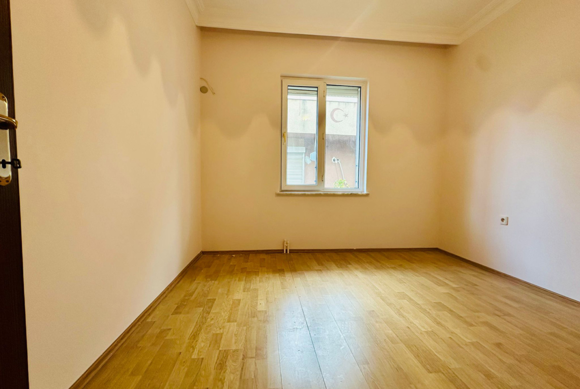Antalya Lara Fener Mahallesi’nde Merkezi Konumda Satılık Geniş 4+1 Dubleks Daire