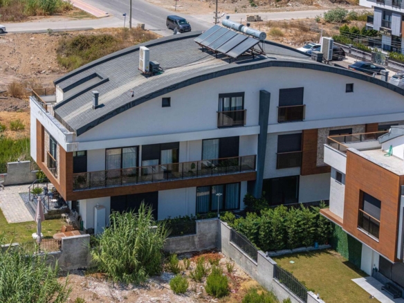 GÜZELOBADA 5+1 LÜKS VİLLA – KAPALI OTOPARK – GENİŞ BAHÇE
