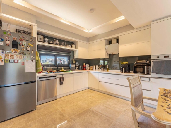 GÜZELOBADA 5+1 LÜKS VİLLA – KAPALI OTOPARK – GENİŞ BAHÇE