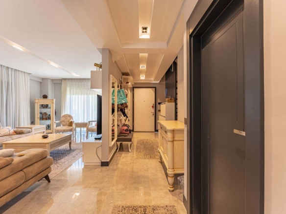 GÜZELOBADA 5+1 LÜKS VİLLA – KAPALI OTOPARK – GENİŞ BAHÇE