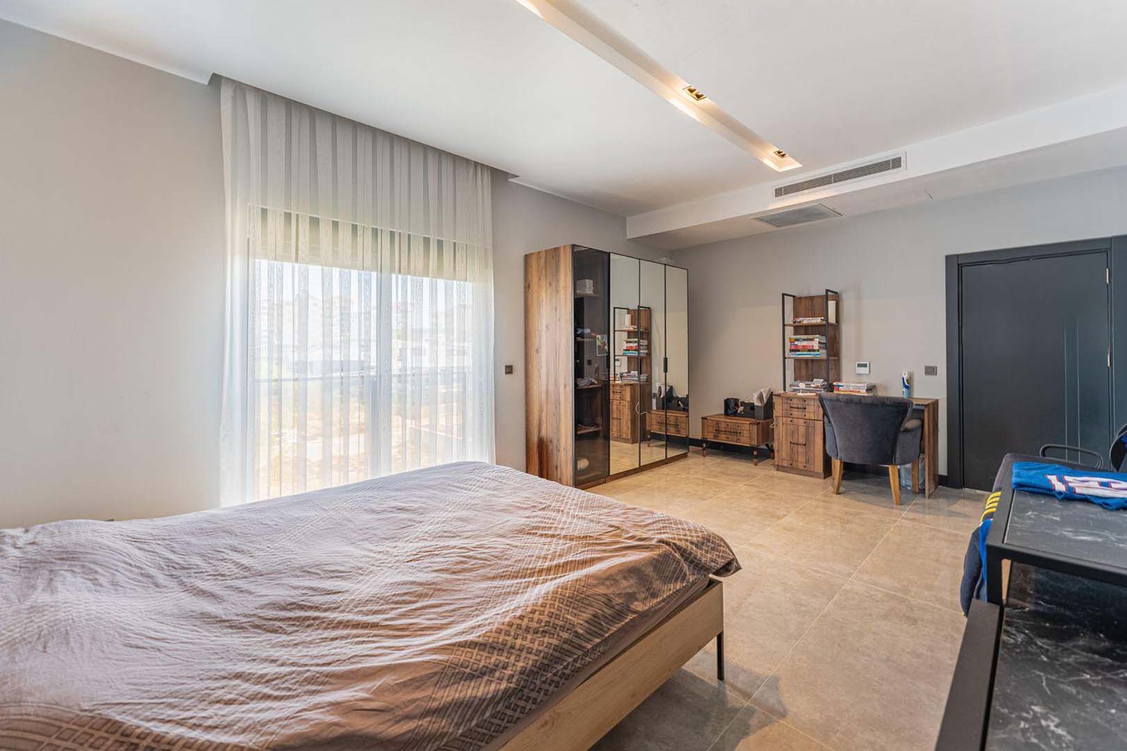 16 GÜZELOBADA 5+1 LÜKS VİLLA – KAPALI OTOPARK – GENİŞ BAHÇE