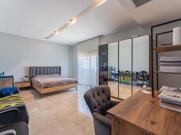 GÜZELOBADA 5+1 LÜKS VİLLA – KAPALI OTOPARK – GENİŞ BAHÇE