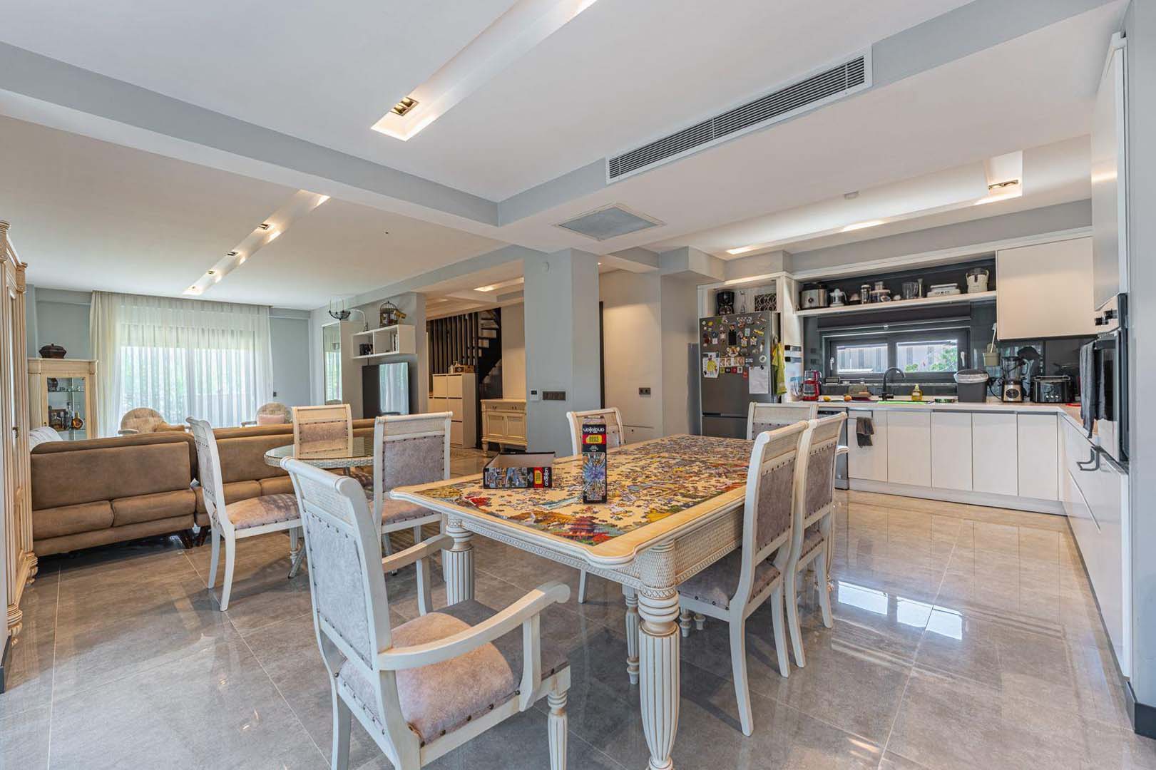 18 GÜZELOBADA 5+1 LÜKS VİLLA – KAPALI OTOPARK – GENİŞ BAHÇE