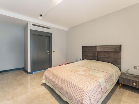 GÜZELOBADA 5+1 LÜKS VİLLA – KAPALI OTOPARK – GENİŞ BAHÇE