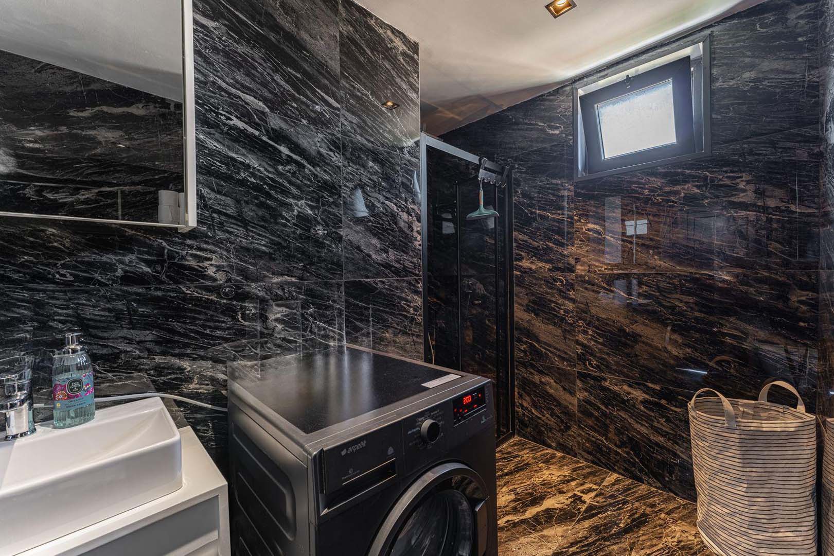 25 GÜZELOBADA 5+1 LÜKS VİLLA – KAPALI OTOPARK – GENİŞ BAHÇE
