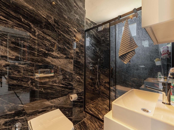 GÜZELOBADA 5+1 LÜKS VİLLA – KAPALI OTOPARK – GENİŞ BAHÇE
