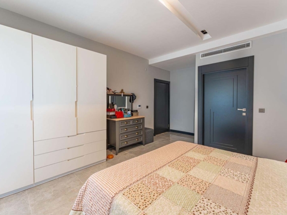 GÜZELOBADA 5+1 LÜKS VİLLA – KAPALI OTOPARK – GENİŞ BAHÇE