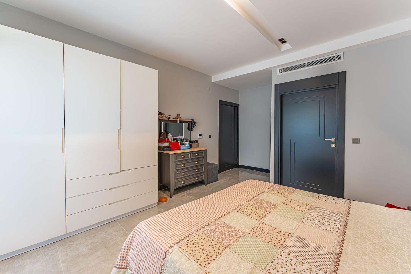 28 GÜZELOBADA 5+1 LÜKS VİLLA – KAPALI OTOPARK – GENİŞ BAHÇE