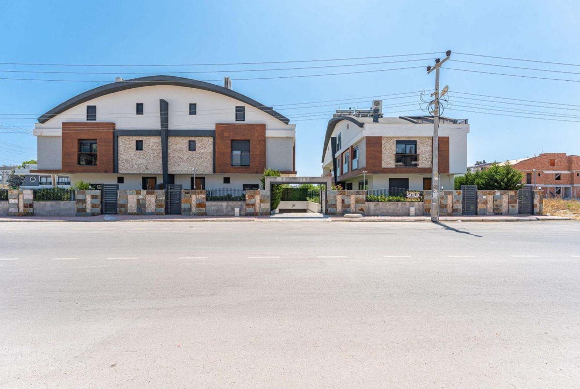 GÜZELOBADA 5+1 LÜKS VİLLA – KAPALI OTOPARK – GENİŞ BAHÇE