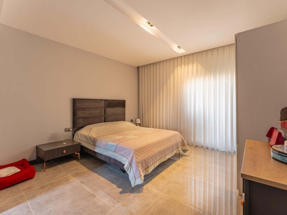 GÜZELOBADA 5+1 LÜKS VİLLA – KAPALI OTOPARK – GENİŞ BAHÇE