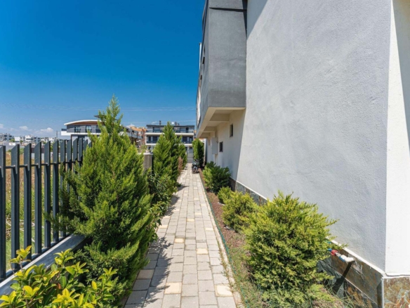 GÜZELOBADA 5+1 LÜKS VİLLA – KAPALI OTOPARK – GENİŞ BAHÇE
