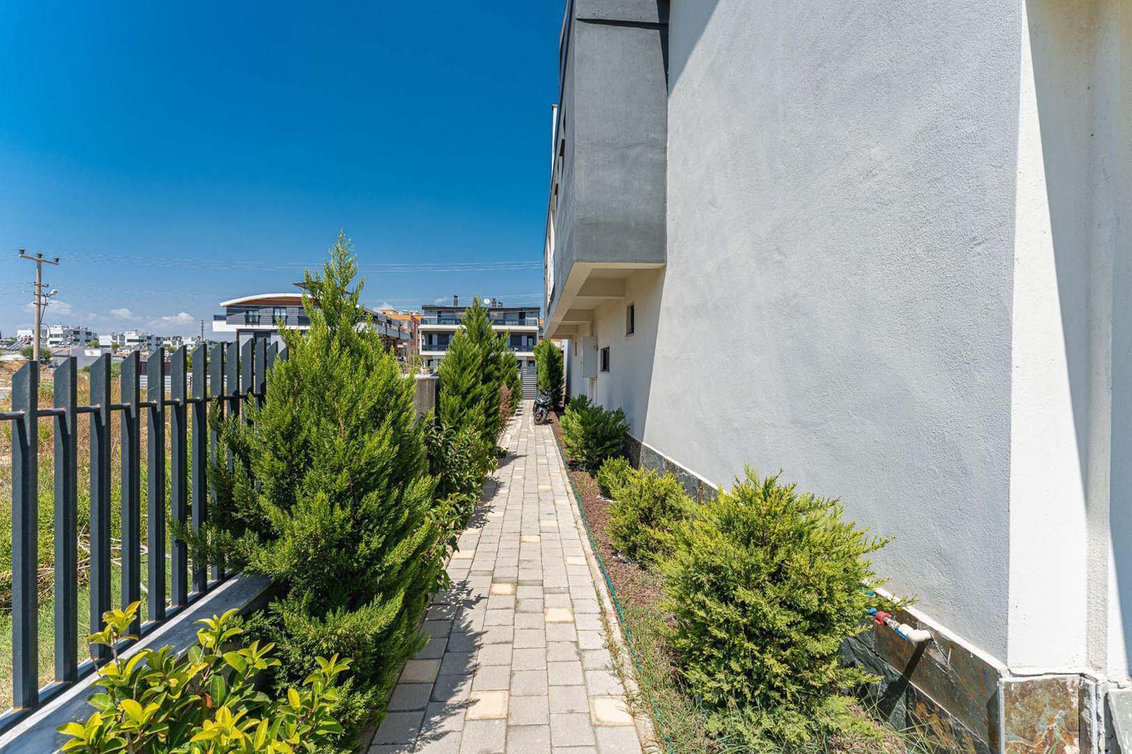 30 GÜZELOBADA 5+1 LÜKS VİLLA – KAPALI OTOPARK – GENİŞ BAHÇE