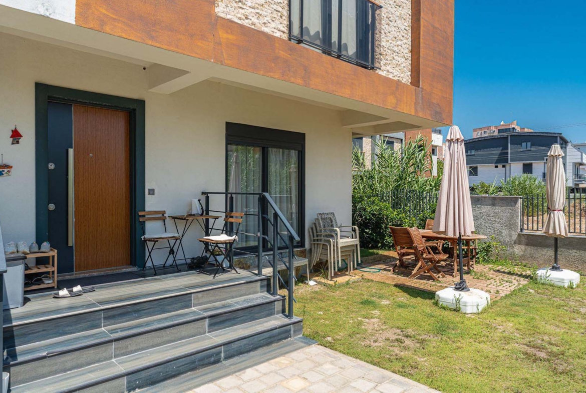 GÜZELOBADA 5+1 LÜKS VİLLA – KAPALI OTOPARK – GENİŞ BAHÇE
