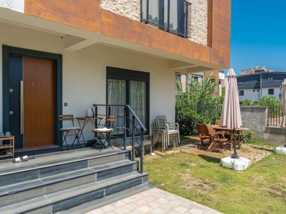 GÜZELOBADA 5+1 LÜKS VİLLA – KAPALI OTOPARK – GENİŞ BAHÇE