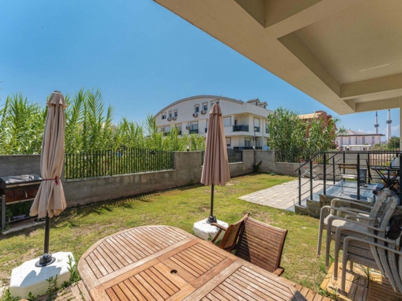 GÜZELOBADA 5+1 LÜKS VİLLA – KAPALI OTOPARK – GENİŞ BAHÇE