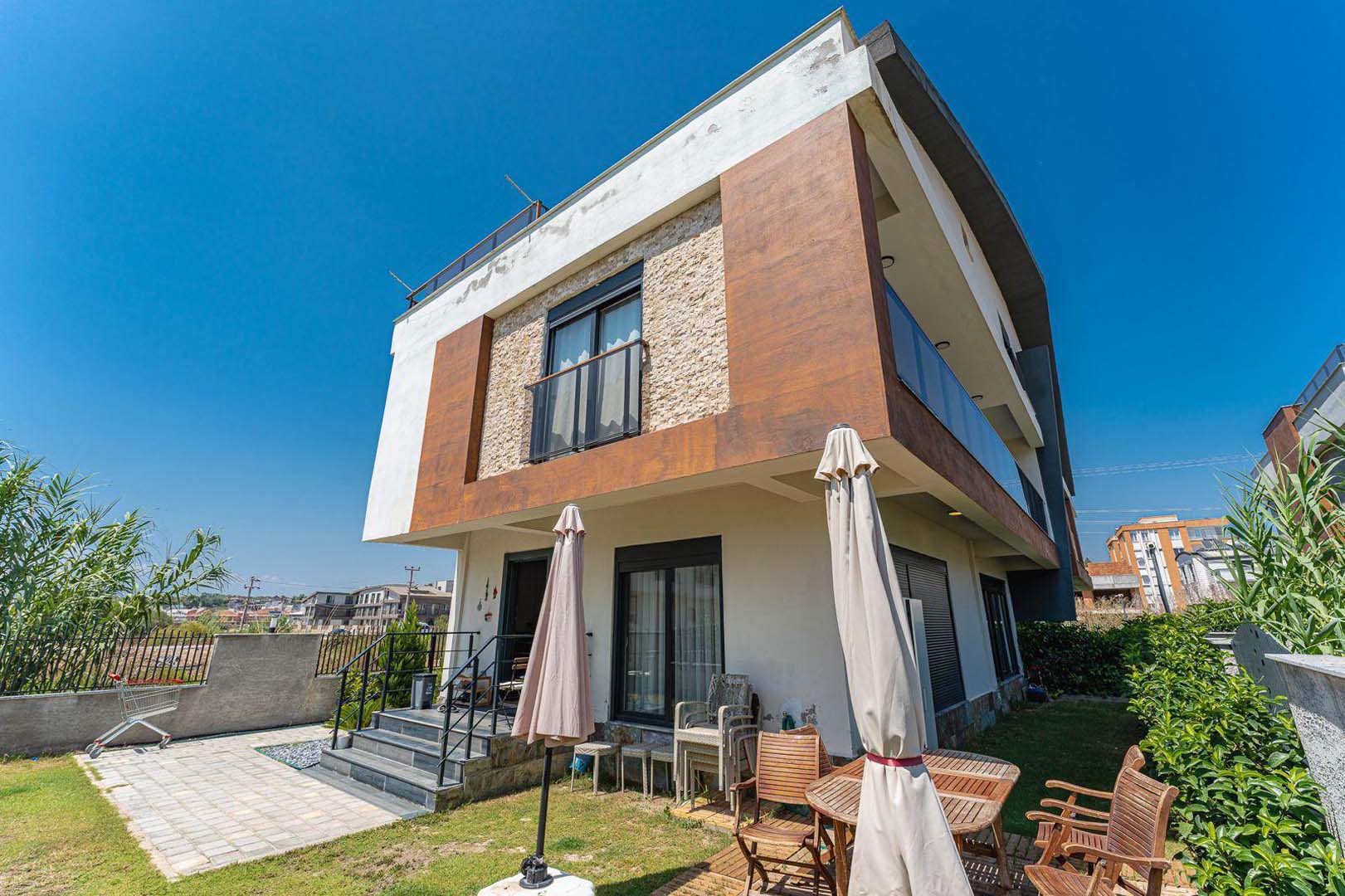 34 GÜZELOBADA 5+1 LÜKS VİLLA – KAPALI OTOPARK – GENİŞ BAHÇE