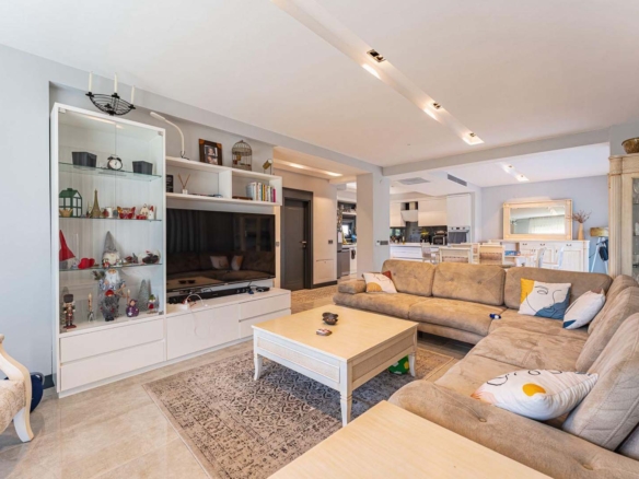 GÜZELOBADA 5+1 LÜKS VİLLA – KAPALI OTOPARK – GENİŞ BAHÇE