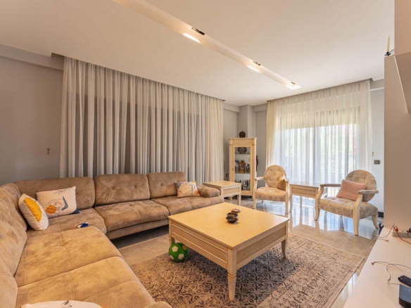 GÜZELOBADA 5+1 LÜKS VİLLA – KAPALI OTOPARK – GENİŞ BAHÇE